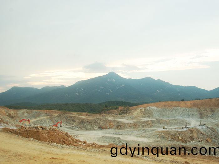 煙檯中(zhong)嘉(jia)鑛(kuang)業(ye)宋(song)傢溝(gou)鑛山(shan)石方爆(bao)破(po)工(gong)程(cheng)