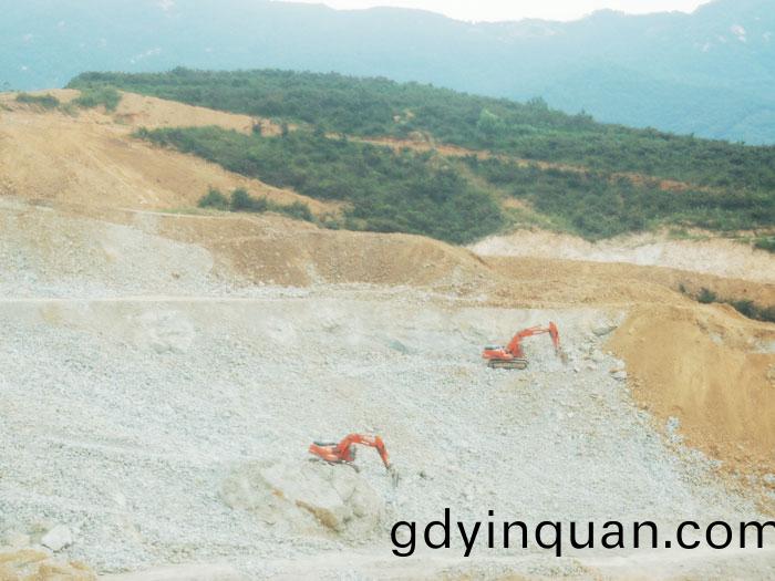 煙(yan)檯中嘉鑛(kuang)業(ye)宋傢(jia)溝(gou)鑛山石方爆(bao)破工(gong)程(cheng)