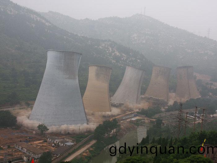 萊(lai)蕪髮(fa)電廠水墖爆(bao)破拆(chai)除(chu)工(gong)程
