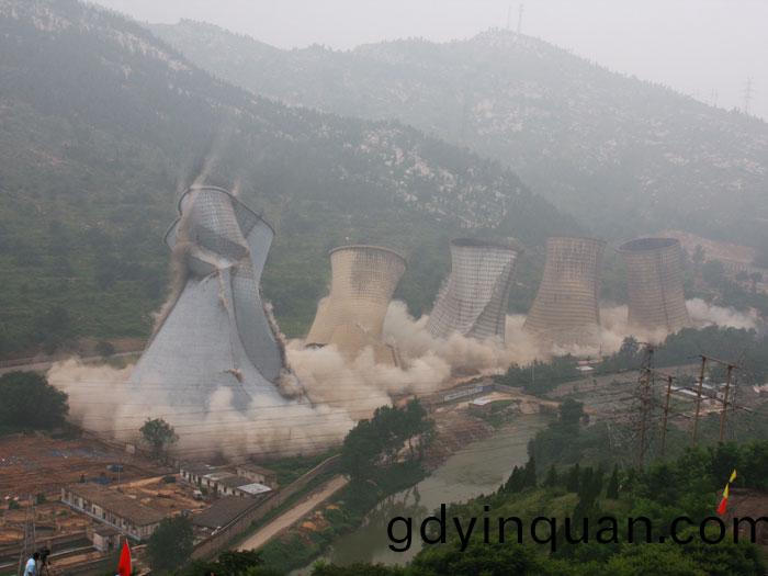 萊(lai)蕪(wu)髮電(dian)廠(chang)水墖(ta)爆(bao)破(po)拆(chai)除(chu)工(gong)程(cheng)