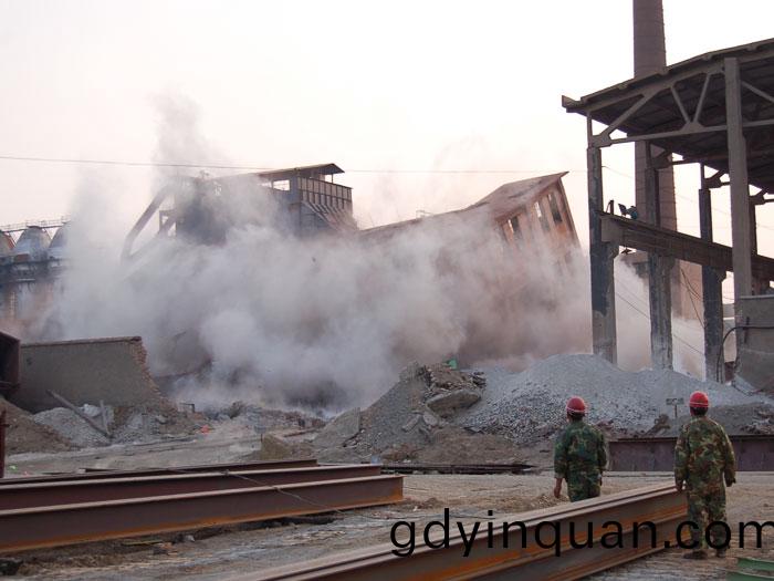 九(jiu)羊(yang)鋼(gang)筋混凝(ning)土控(kong)製(zhi)爆(bao)破