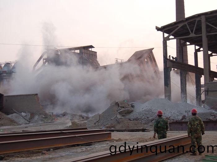 九(jiu)羊鋼筋(jin)混(hun)凝土控(kong)製爆(bao)破