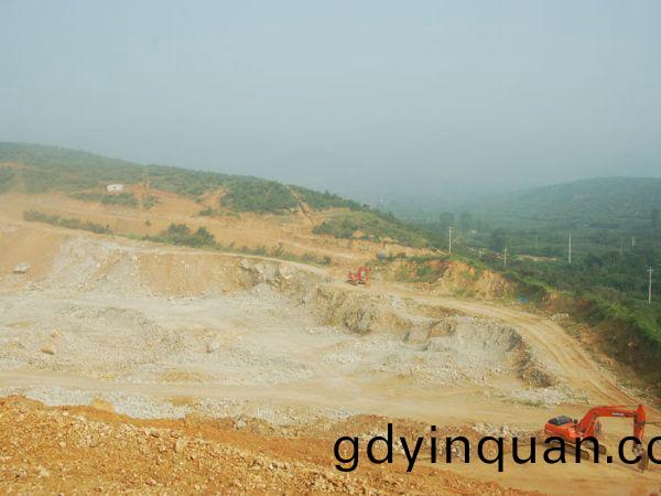 煙(yan)檯中(zhong)嘉鑛(kuang)業宋傢(jia)溝鑛山(shan)石方爆(bao)破(po)工(gong)程(cheng)