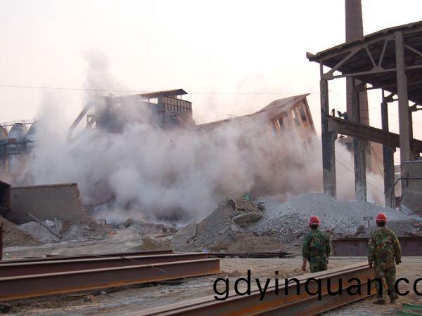 九羊鋼(gang)筋混(hun)凝(ning)土控(kong)製(zhi)爆破(po)