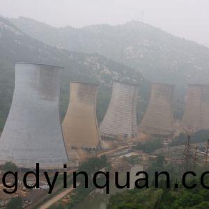 萊(lai)蕪髮(fa)電(dian)廠(chang)水(shui)墖(ta)爆破(po)拆除工程